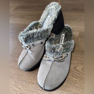 Skechers Y2K Clogs Womens Chunky Faux Fur Lined Gray Suede Platform Mules Sz 8